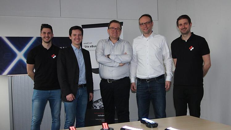Die Köpfe hinter Exerlights Health (v.l.): Florian Junk (Technologiechef), Forchheims Wirtschaftsförderer Viktor Naumann, Achim Schmidt (Geschäftsführer), Marco Wendel (Centermanagement beim Medical Valley Center) und Stefan Deuerling (Marketing) Foto: Ronald Heck