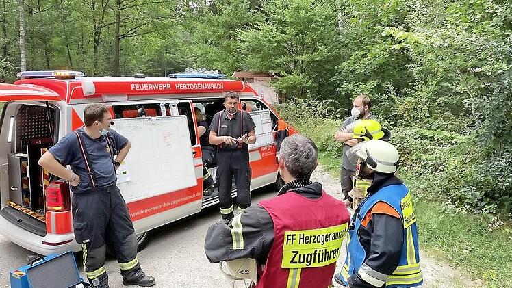 Die beteiligten Feuerwehrleute mussten koordiniert werden.