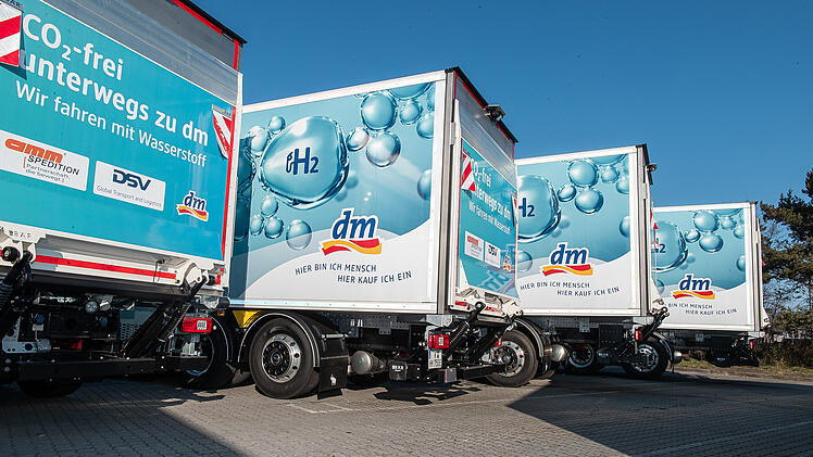 Wasserstoff-Lkws beliefern dm in Nürnberg