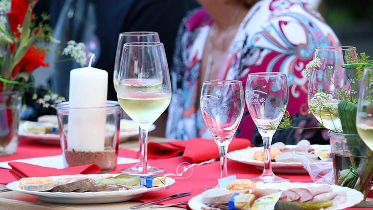 Sommerach: "Erleben & Genie&szlig;en&ldquo; - Tag der offenen H&ouml;fe l&auml;dt zum Schlemmen und Bestaunen ein