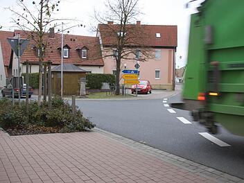 Ins Landesentwicklungsprogramm ist aufgenommen, dass die Gemeinde zum Bundesverkehrswegeplan angehört wird. Unser Bild zeigt die Ortsdurchfahrt in Eltingshausen.  Foto: Angelika Luga-Braun/Archiv