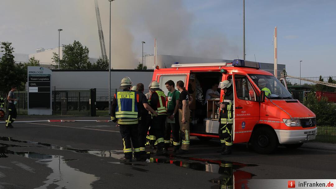 Feuer in Industriebetrieb in Alzenau – Schaulustige behindern Feuerwehr