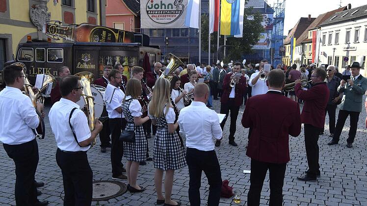 Die Blaskapelle Teuschnitz bei ihrem Platzkonzert Foto: Andreas Welz