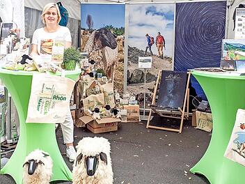 Anl&auml;sslich der Jubil&auml;en 40 Jahre Wandermagazin und 25 Jahre Reisemagazin Tambiente feierte die 1. OutdoorWelt im August 2024 in K&ouml;ln-Lindenthal eine erfolgreiche Premiere. Unter den zahlreichen Ausstellern pr&auml;sentierte sich die Rh&ouml;n GmbH (im Bild ...