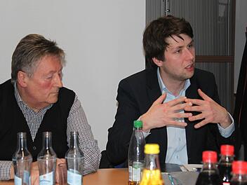 Roberto Bauer (links) wünscht sich eine Vision für Lichtenfels, Steffen Hofmann (rechts) will als neuer City-Manager Erfolgsrezepte finden. Das versprach er bei seiner Vorstellung. Foto: Markus Häggberg