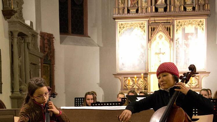 Rose und Keiko von Stackelberg am Cello