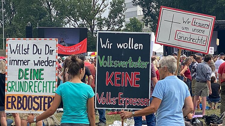 Nazivergleiche inklusive: Demos zum 75. Jahrestag des Nürnberger Kodex