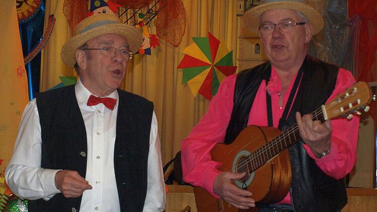 Helmut Trautner (links) und Werner Eltschka bei ihrem Zwiegesang