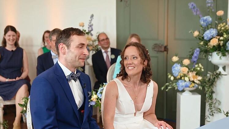 Sarah ist baff: so ein junger Ehemann!