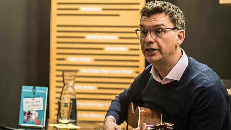 Christian Seltmann stellte seinen Berlin-Band bei einer Lesung in Coburg vor. Foto: Jochen Berger