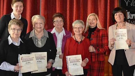 Die Gr&uuml;ndungsmitglieder der Trabelsdorfer Frauenunion erhielten Urkunden und Gl&uuml;ckw&uuml;nsche von Staatsministerin Melanie Huml und FU-Kreisvorsitzender Angelika Saffer.