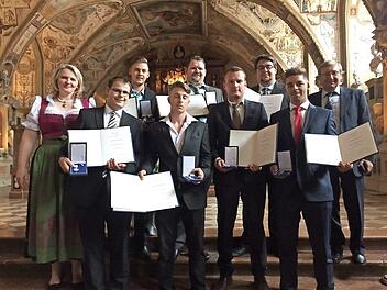 Sie griffen im richtigen Augenblick ein: die Kerwasburschen.  Foto: privat