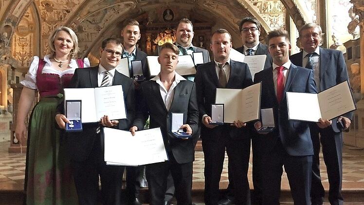 Sie griffen im richtigen Augenblick ein: die Kerwasburschen.  Foto: privat