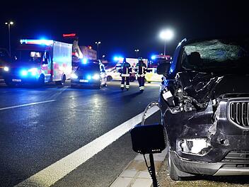 Ein Fu&szlig;g&auml;nger &uuml;berquerte die Fahrbahn der A3 und wurde von einem Pkw erfasst.