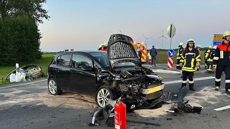 Mehrere Schwerverletzte nach Unfall: Zwei Hubschrauber auf B13 im Einsatz