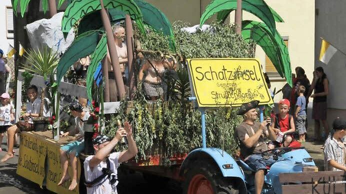 Gut vorbereitet auf tropische Temperaturen präsentierten sich die Kulturbanausen. Fotos: Bertram Wagner