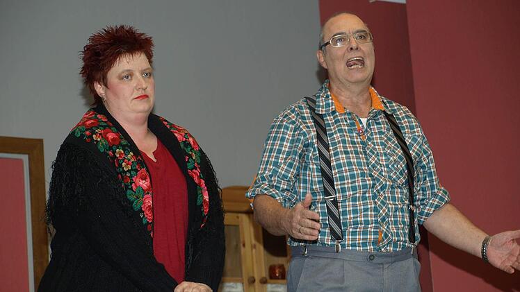 Szenen vom Theaterabend in Oerlenbach. Foto: Stefan Geiger