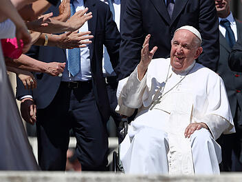 OP von Papst nach drei Stunden ohne Komplikationen beendet