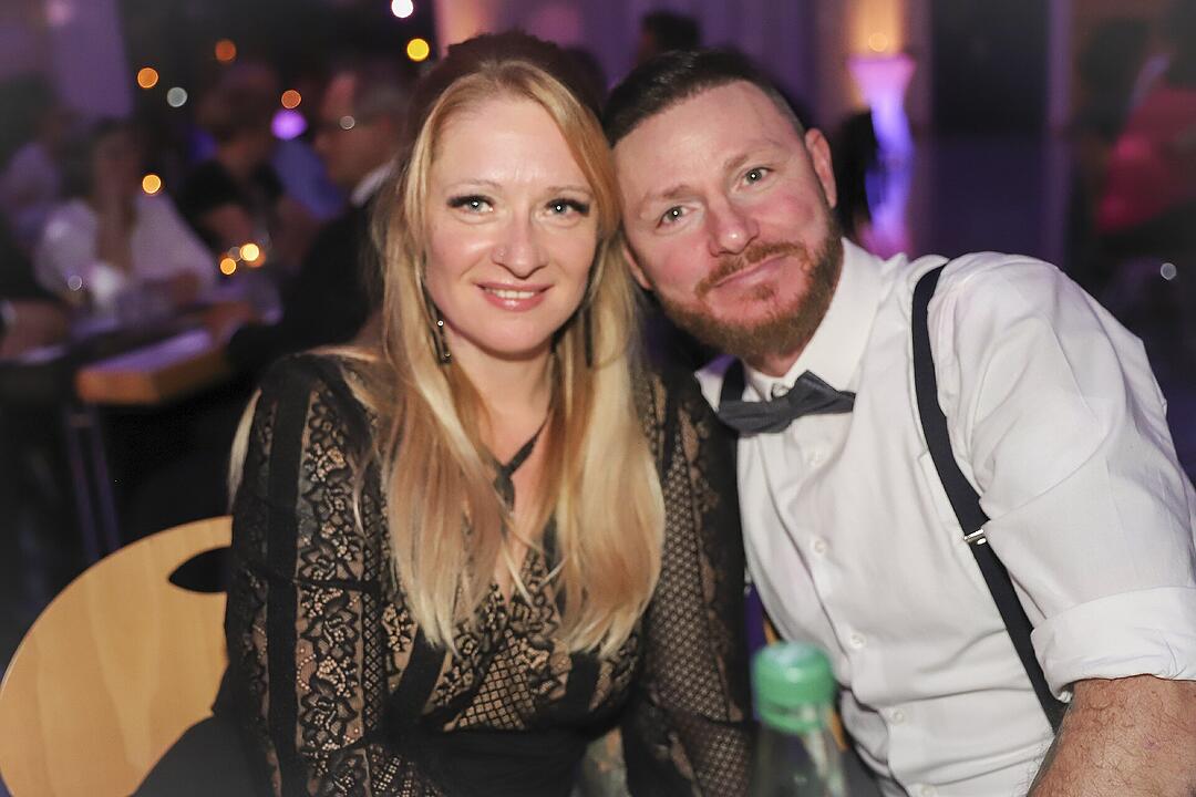 Es wurde in das Jahr 2025 gefeiert.