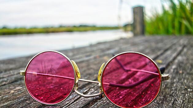 Eine gute Sonnenbrille schützt im Sommer effektiv vor Augensonnenbrand.