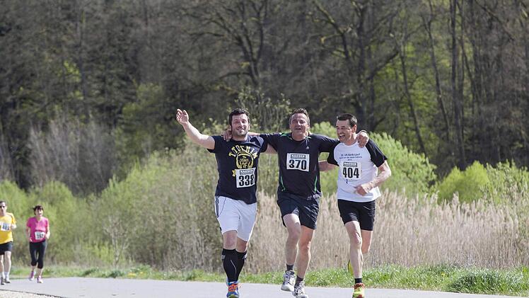 Auf die Plätze, fertig, los: Beim Start des 9. Kaeser-Laufs war den Teilnehmern die Freude am gemeinsamen Lauf anzusehen. Foto: Elke Sachs