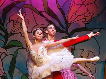Perfekter Tanz und glitzernde Kostüme beim Nussknacker mit dem Klassischen Russischen Ballett aus Moskau. Fotos: Klaus Werner