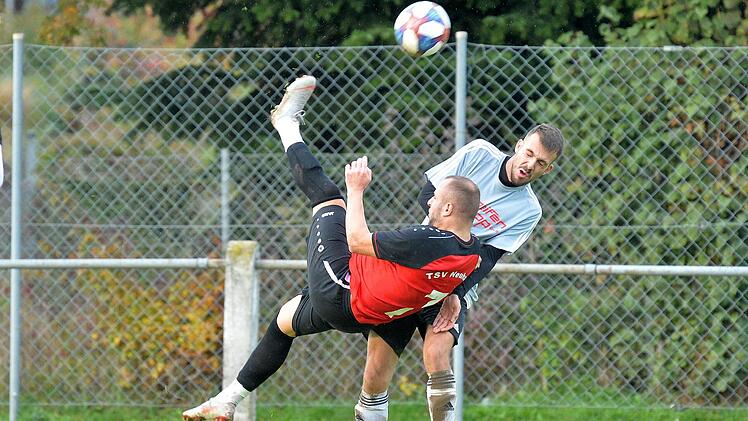 Spektakel in der Kreisklasse: Alin Lazar vom TSV Neuhaus setzt zum Fallr&uuml;ckzieher an. Foto: Picturedreams