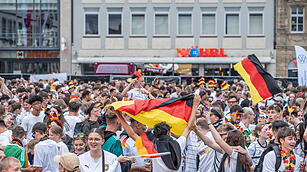 Bamberg feiert ausgelassen den Sieg der Nationalmannschaft auf Fanmeile