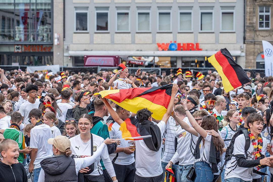 Bamberg feiert ausgelassen den Sieg der Nationalmannschaft auf Fanmeile
