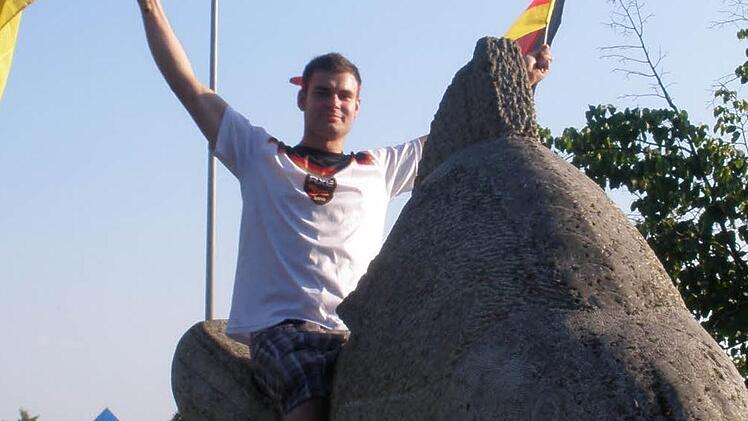 Am Karpfenkreisel wurde immer kräftig gefeiert, so wie hier nach dem Sieg gegen Argentinien 2010.