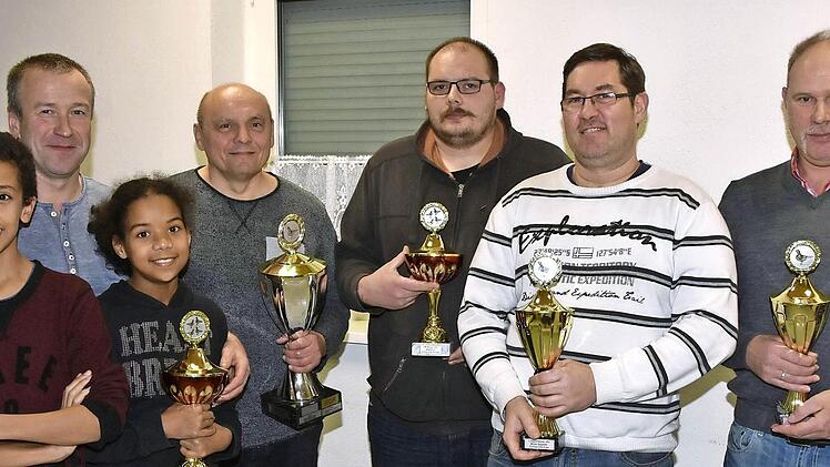 Die Sieger 2015 (von links): Norbert Schuhmann (mit seinen Kindern Jerome und Destiny Kirsch), Arno Niedt, Andreas Habel, Alexander Werner und Uwe Reich  Foto: Ulrike Langer