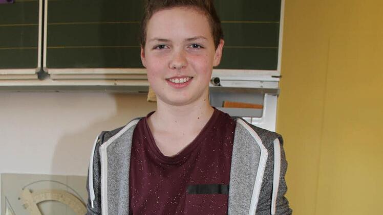 Lukas Leitner (13) hat mit seiner Projektgruppe Oster-Brote geschmiert. Foto: Sonja Adam