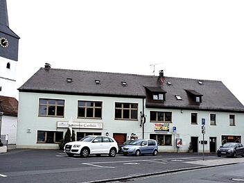 Die linke Seite  der Marktschänke soll im Obergeschoss kleinere Fenster bekommen und die Fassade neu gestaltet werden.Richard Sänger