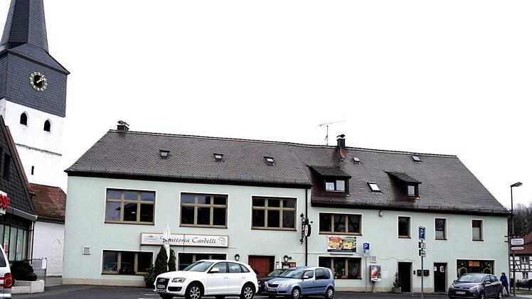 Die linke Seite  der Marktschänke soll im Obergeschoss kleinere Fenster bekommen und die Fassade neu gestaltet werden.Richard Sänger