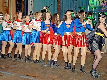 Immer wieder eine Augenweide: die Girls der "Chickendales" Foto: Susanne Deuerling/Archiv