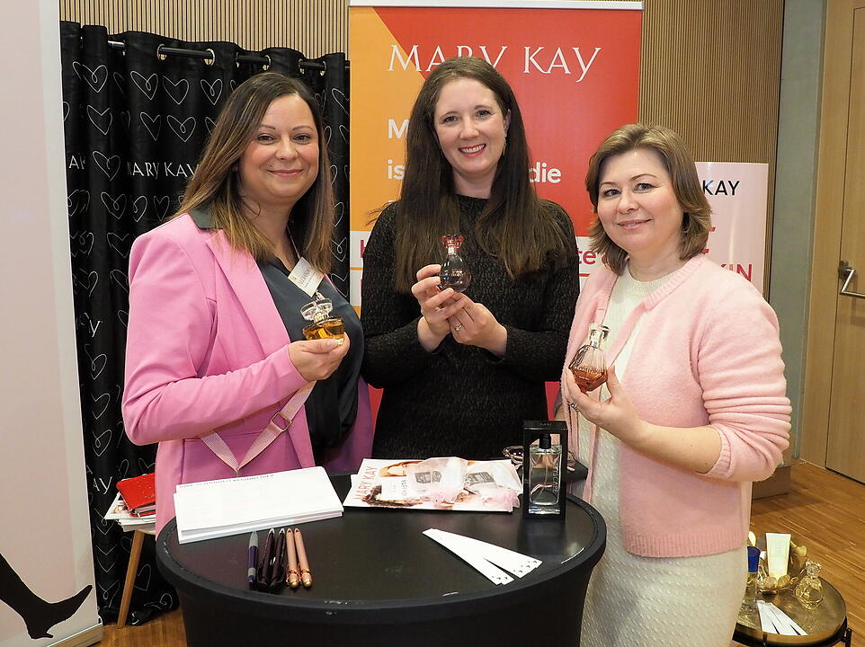 Inkl. Braut- und Festmodenschauen.