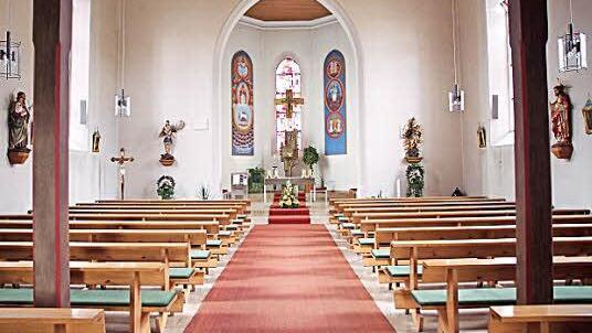 Die Reichenbacher Kirche ist für gehbehinderte Menschen derzeit nur schwer zu erreichen. Das soll sich ändern. Foto: Heike Beudert