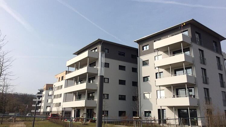 Eine Milliarde Euro - dafür sind viele neue Wohnungen in Bamberg drin, ein komplett neuer Stadtteil. Dabei würde es sich nicht einmal um preisgünstigen Wohnungsbau handeln. Selbst wer für einen Quadratmeter Neubaufläche 3200 Euro ansetzt, kommt auf die stolze Zahl von 312 000 Quadratmeter. Das entspricht 3472 Wohnungen mit 90 Quadratmetern - genug Platz für 10 000 Menschen.   Foto: MW