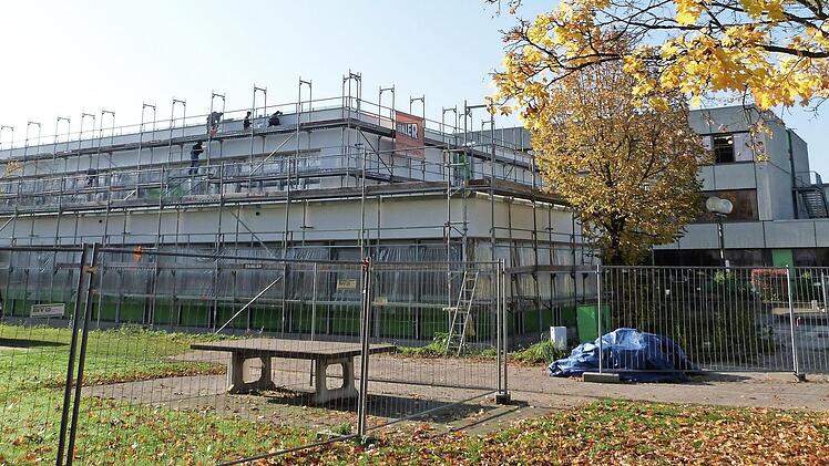 Die energetische Sanierung an der Volksschule Neuenmarkt-Wirsberg befindet sich in den letzten Zügen, zumindest was den ersten Bauabschnitt angeht. Rund 650 000 Euro wurden bislang verbaut.  Foto: Werner Reißaus