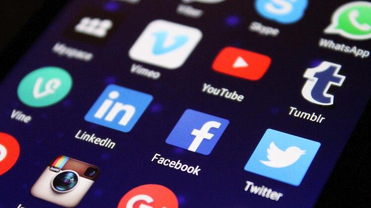 Rechtliche Vorgaben fehlen, deshalb regeln die Internet-Unternehmen ihren Umgang mit dem digitalen Erbe unterschiedlich. Symboldbild: pixabay.com/Pixelkult