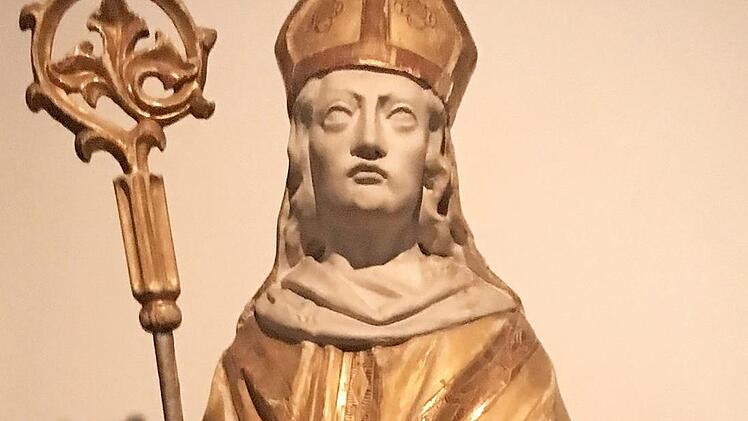 Weihnachtliche Ausstellungsst&uuml;cke sowie die Sonderausstellung "Bals + Bals" gibt es noch bis zum 6. Januar im Hennberg-Museum zu sehen. Foto: Nicolas Zenzen