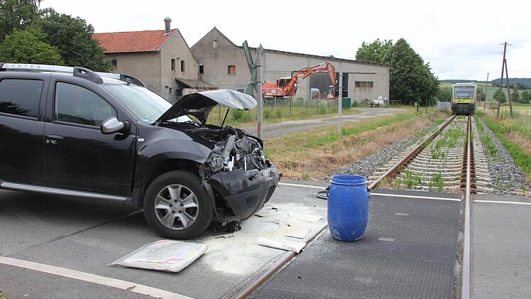 An der Unfallstelle liefen Öl und Benzin aus.Foto: Ralf Kestel