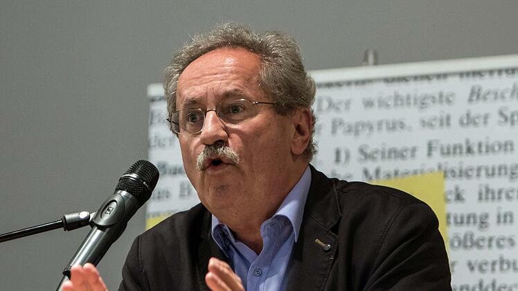 "Die Alternative oder: Macht endlich Politik!": Christian Ude stellte sein neues Buch in Coburg vor. Foto: Jochen Berger