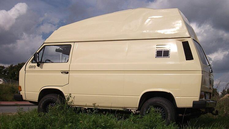 In einem Campingbus im Kreis Haßberge wurde am Mittwoch die Leiche einer Frau entdeckt. Die Identität der Toten ist ungeklärt. Symbolfoto: pixabay.com/mehresmann
