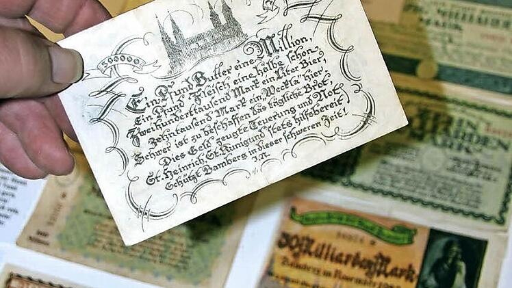 Vor 90 Jahren kursierten diese Geldscheine, auf denen die Menschen die Nullen kaum zählen konnten. In Bamberg waren die Rückseiten mit Gedichten versehen. Foto: Eckehard Kiesewetter