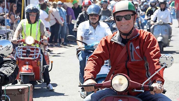 Vespa-Corsa ist ein Lebensgef&uuml;hl. Die Zweiradfreunde aus dem Itzgrund genie&szlig;en es und wollen es am n&auml;chsten Sonntag in Kaltenbrunn mit 1000 G&auml;sten teilen.&nbsp; Foto: privat