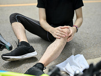 Rennradfahrer bei St&uuml;rzen verletzt