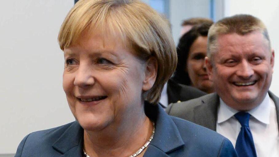 Braucht Angela Merkel unbedingt einen Koalitionspartner zum Regieren? Foto: Soeren Stache/dpa