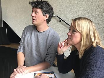 Gabriele König und Philip Naßhan sind vom Vereinshaus begeistert, es kann nichts schiefgehen.  Foto: mb