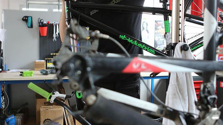 22 Mitarbeiter beschäftigt YT-Industries mittlerweile in Forchheim. Das Arbeitsklima ist wie die Marke: cool.